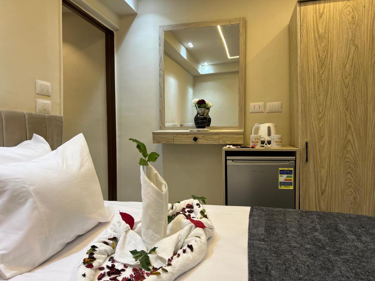 Hotel Blue Scarab Pyramids View Cairo